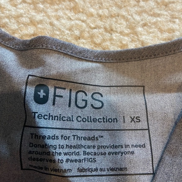 Figs casma three pocket scrub top - Picture 1 of 3
